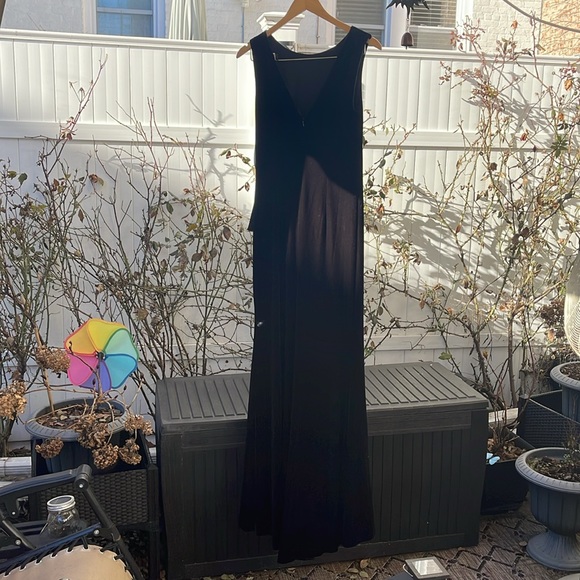 Jessica Howard - Women's Rosette Waterfall-Ruffle Gown Missy Size 6 - Picture 8 of 16